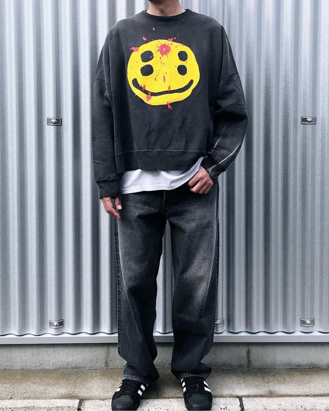 SAINT Mxxxxxx x CACTUS PLANT FLEA MARKET SMILE SWEATER SHIRT CPFM co-branded sweatshirt with smiley face, washed black S-XL, ready-to-wear Assute dyeing, heavy fermentation washing, multi-position spray fading, ultra-complex manual polishing/destruction treatment/special shearing treatment, special striped cuffs/multi-position shearing/pure handmade graffiti and dirty The only correct co-branded main wheat label/wash water label/little angel anti-counterfeiting label in the entire network